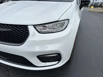 2026 Chrysler Pacifica Select AWD photo 4