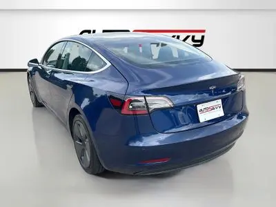 2019 Tesla Model 3 Standard Range Plus photo 5
