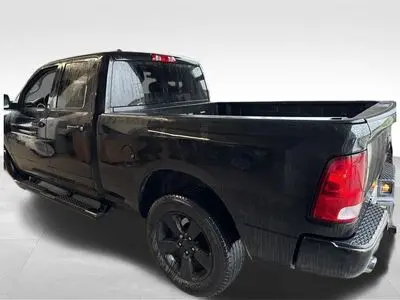 2018 RAM 1500 Express 4WD Quad Cab 6'4 photo 5