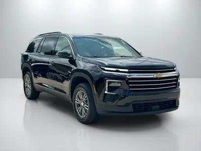 2025 Chevrolet Traverse LT FWD photo 3