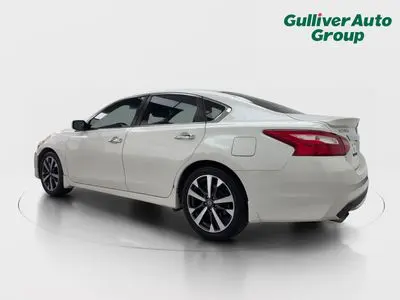 2016 Nissan Altima 2.5 SR photo 4