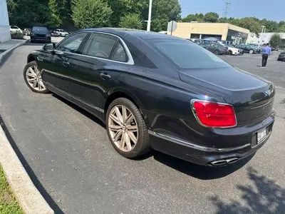 2023 Bentley Flying Spur V8 Mulliner photo 3