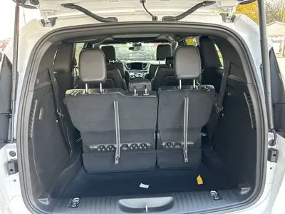 2026 Chrysler Pacifica Select AWD photo 3