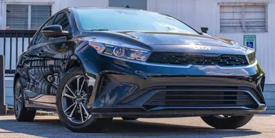 2023 Kia Forte LXS Auto photo 5
