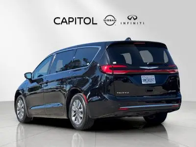 2024 Chrysler Pacifica Hybrid PHEV Select photo 3