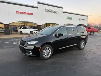 2026 Chrysler Pacifica Select photo 4