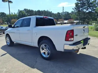2012 RAM 1500 SLT 4x4 Crew Cab photo 4