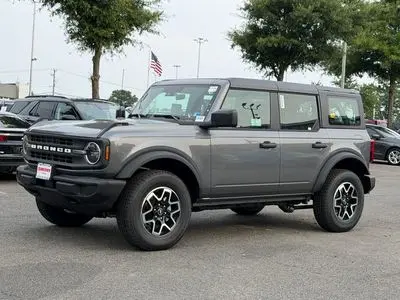 2025 Ford Bronco Base 4x4 photo 2