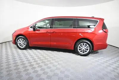2027 Chrysler Pacifica Select AWD photo 3