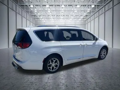 2019 Chrysler Pacifica Limited photo 5