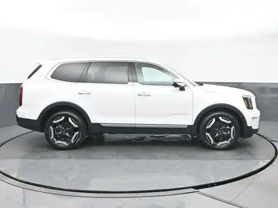 2024 Kia Telluride S AWD photo 2