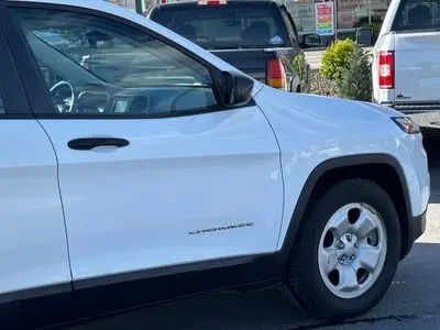 2018 Jeep Cherokee Sport photo 4