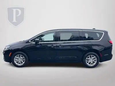 2026 Chrysler Pacifica Select photo 5
