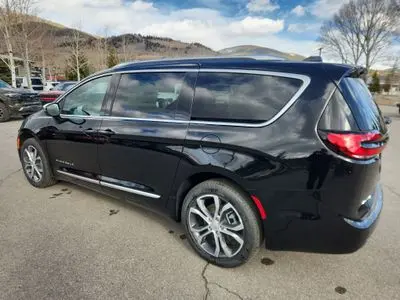 2026 Chrysler Pacifica Pinnacle AWD photo 3