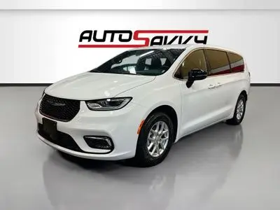 2026 Chrysler Pacifica Select photo 3