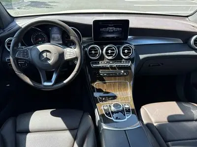 2017 Mercedes-Benz GLC GLC300 4MATIC photo 2