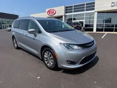 2019 Chrysler Pacifica Touring L Plus photo 4