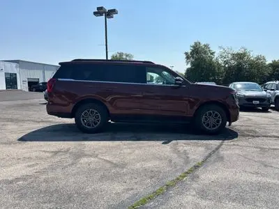2027 Ford Expedition Active 4x4 photo 2