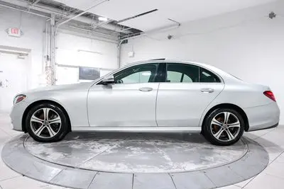 2019 Mercedes-Benz E-Class E300 4MATIC photo 4