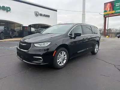 2026 Chrysler Pacifica Select photo 2