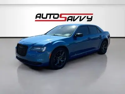 2023 Chrysler 300 Touring photo 3