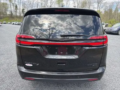 2023 Chrysler Pacifica Limited AWD photo 4