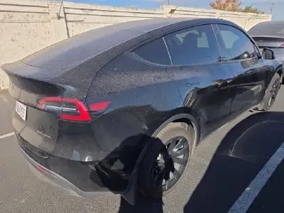2022 Tesla Model Y Long Range Dual Motor AWD photo 3
