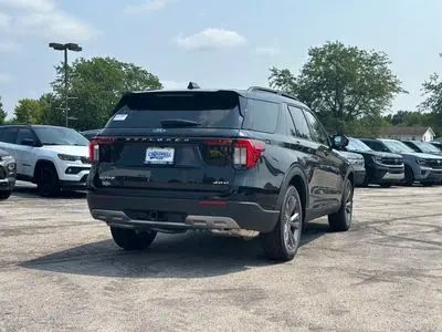 2026 Ford Explorer Active 4WD photo 3