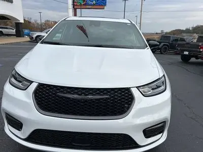 2026 Chrysler Pacifica Select AWD photo 3