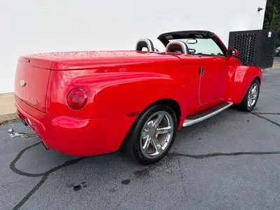 2004 Chevrolet SSR LS photo 5