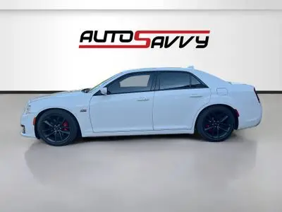 2023 Chrysler 300 C photo 4