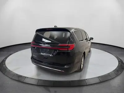 2025 Chrysler Pacifica Select photo 5