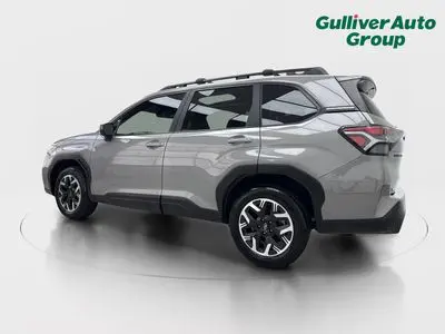 2025 Subaru Forester Premium photo 4