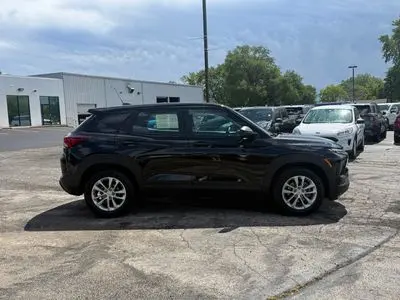 2024 Chevrolet Trailblazer LS photo 2
