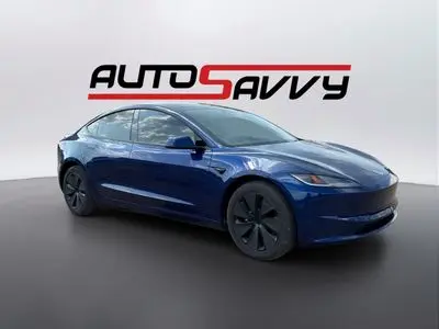 2025 Tesla Model 3 Long Range photo 3