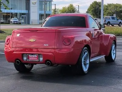 2004 Chevrolet SSR LS photo 5