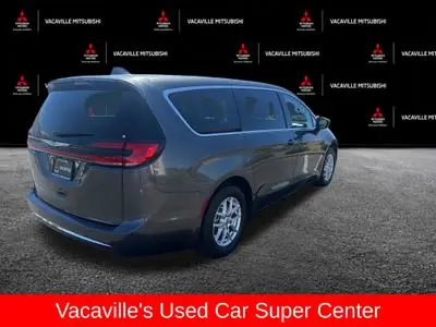 2023 Chrysler Pacifica Touring L photo 5