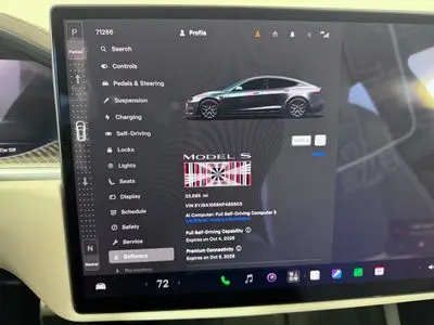 2022 Tesla Model S Plaid photo 3