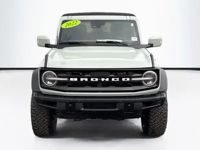 2022 Ford Bronco Outer Banks Advanced 4x4 photo 2