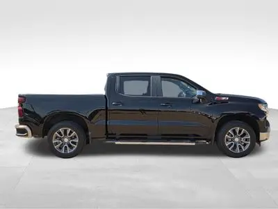 2023 Chevrolet Silverado 1500 LT 4WD Crew Cab Short Box photo 5