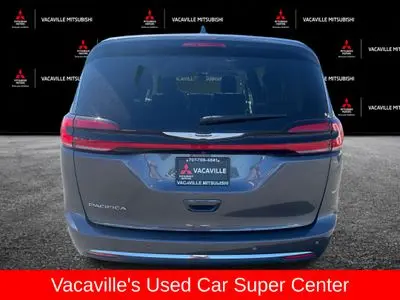 2023 Chrysler Pacifica Touring L photo 4