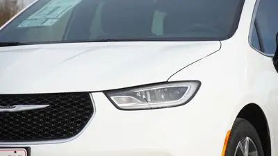 2026 Chrysler Pacifica Pinnacle photo 4