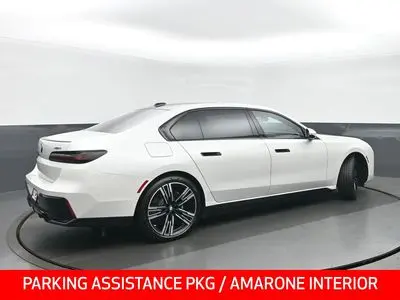 2023 BMW i7 xDrive60 photo 3