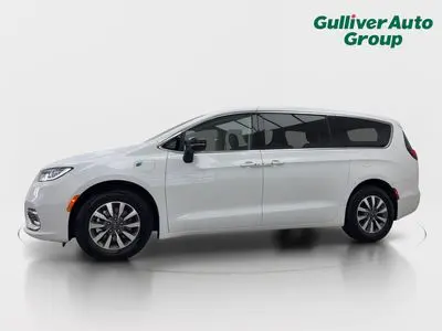 2024 Chrysler Pacifica Hybrid PHEV Select photo 2