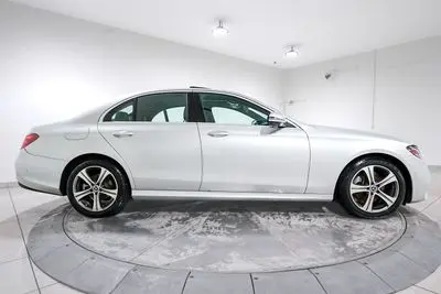 2019 Mercedes-Benz E-Class E300 4MATIC photo 2