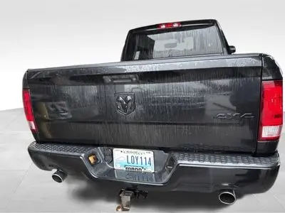 2018 RAM 1500 Express 4WD Quad Cab 6'4 photo 4