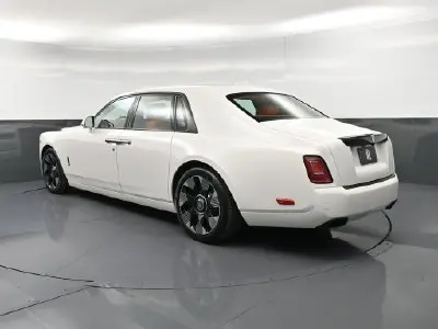 2027 Rolls-Royce Phantom Base photo 3