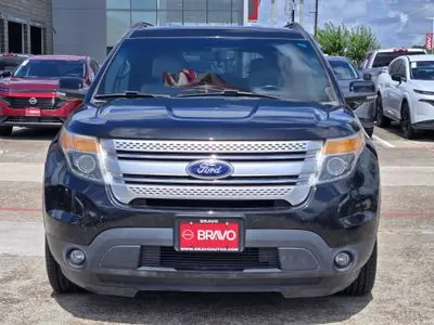 2015 Ford Explorer XLT 4x4 photo 2