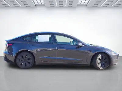 2025 Tesla Model 3 Long Range photo 3