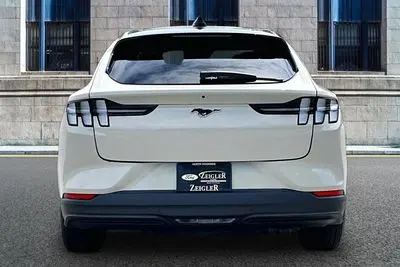 2025 Ford Mustang-Mach-e Premium photo 4